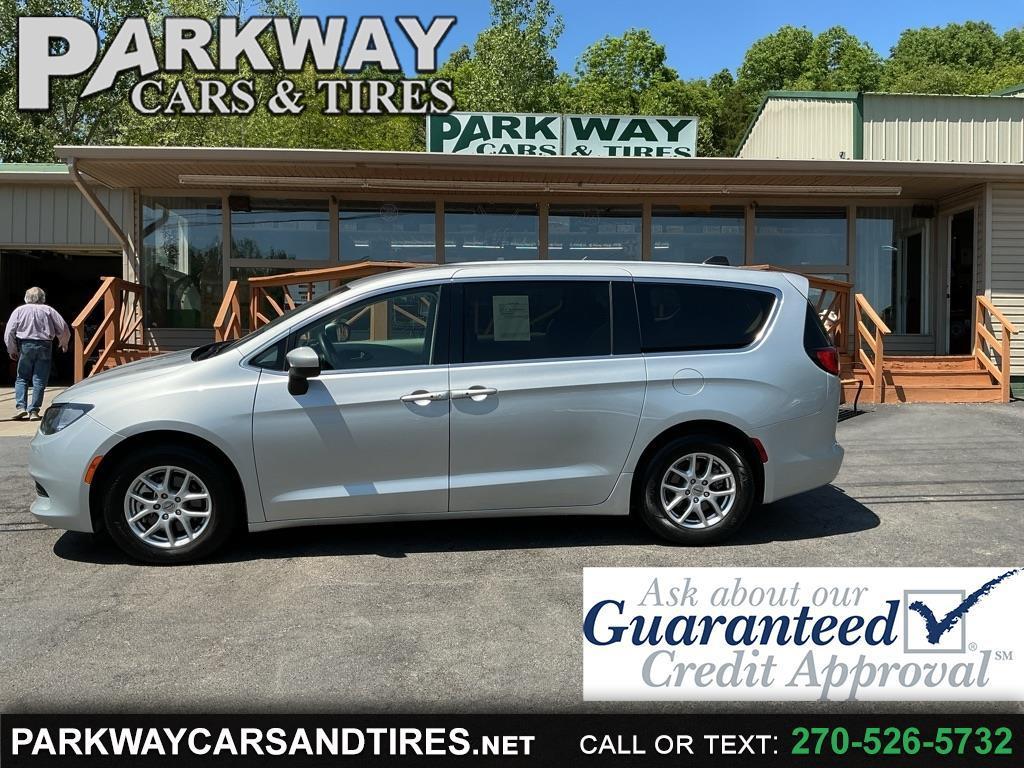 2023 Chrysler Voyager LX FWD