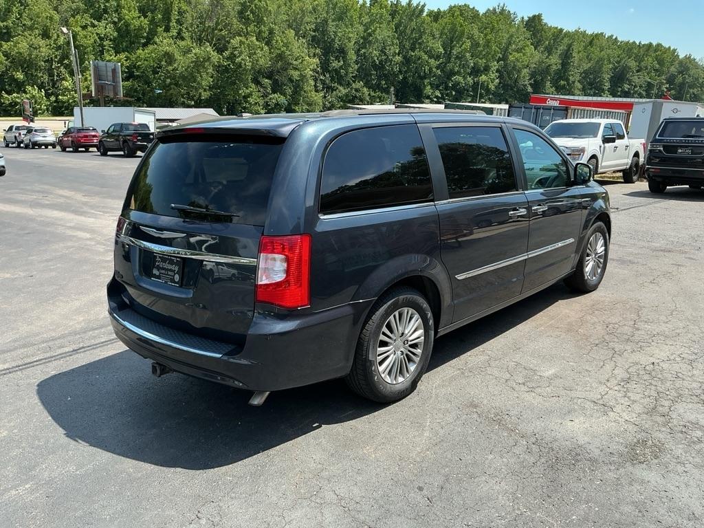 Chrysler Town & Country 4dr Wgn Touring-L 2013