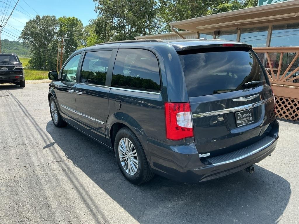 Chrysler Town & Country 4dr Wgn Touring-L 2013