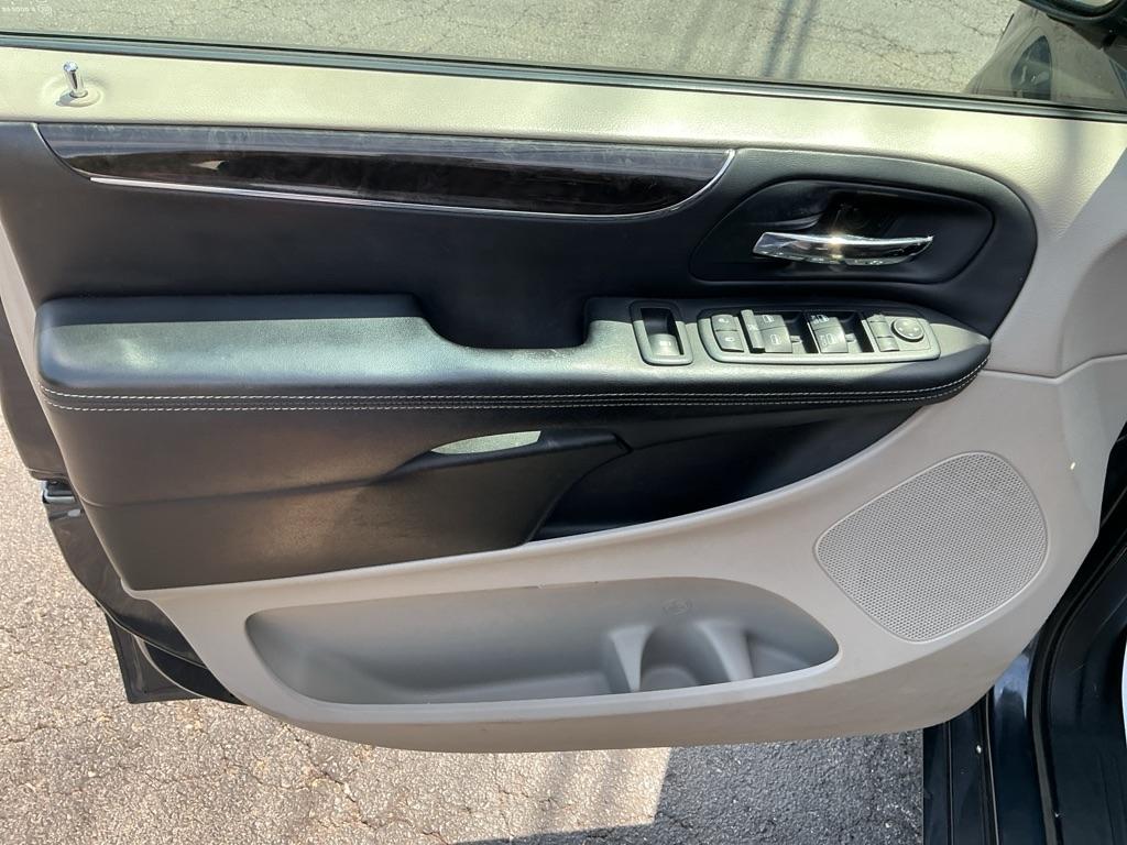 Chrysler Town & Country 4dr Wgn Touring-L 2013