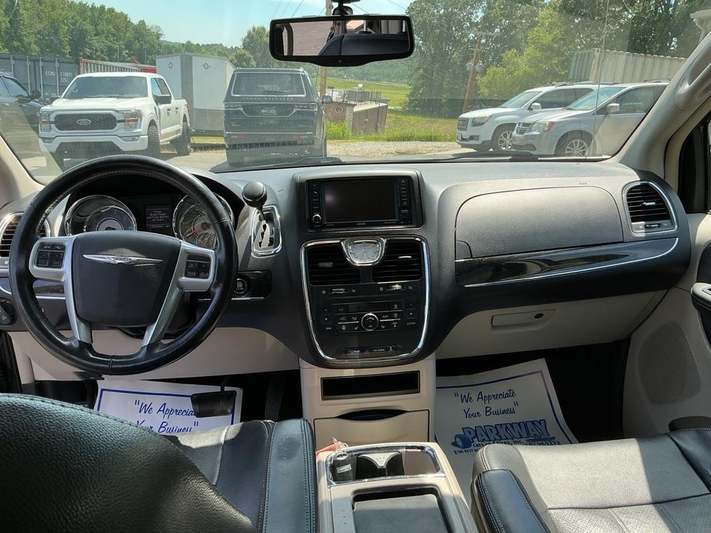 Chrysler Town & Country 4dr Wgn Touring-L 2013