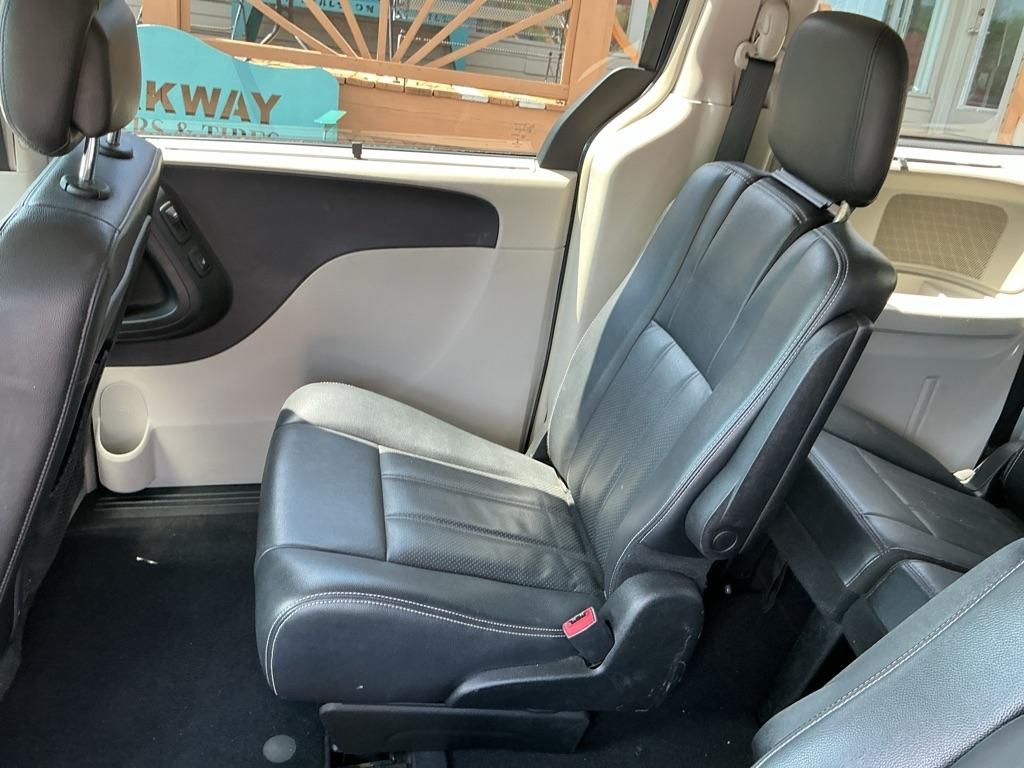 Chrysler Town & Country 4dr Wgn Touring-L 2013