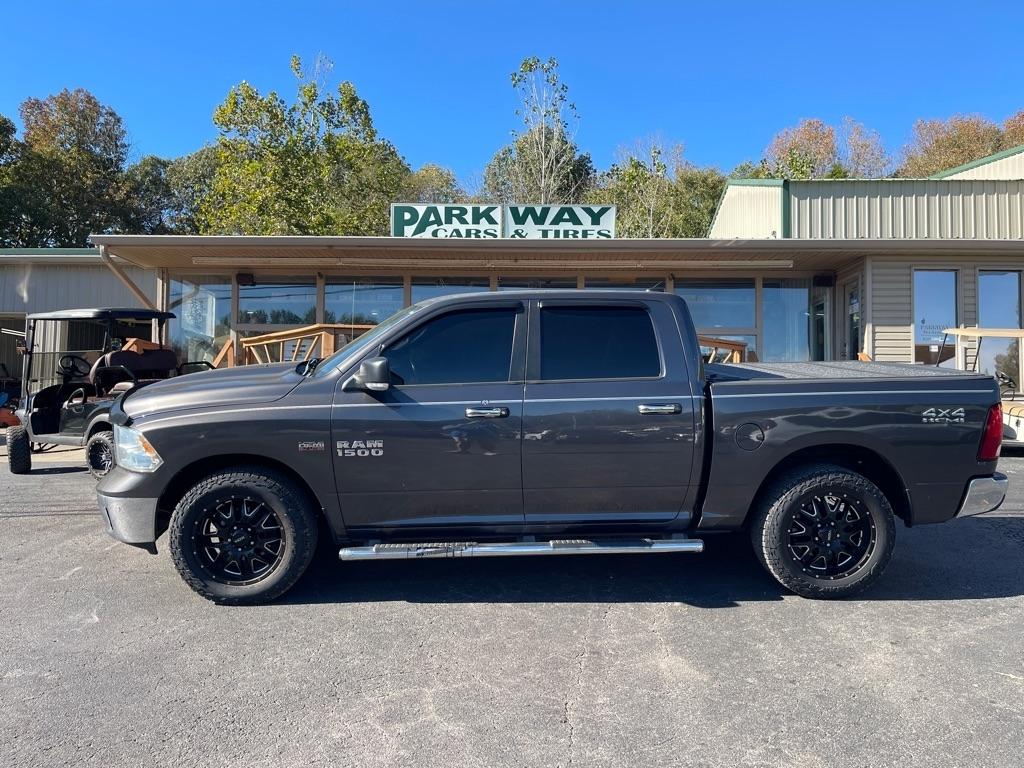 RAM 1500 4WD Crew Cab 140.5" Big Horn 2014