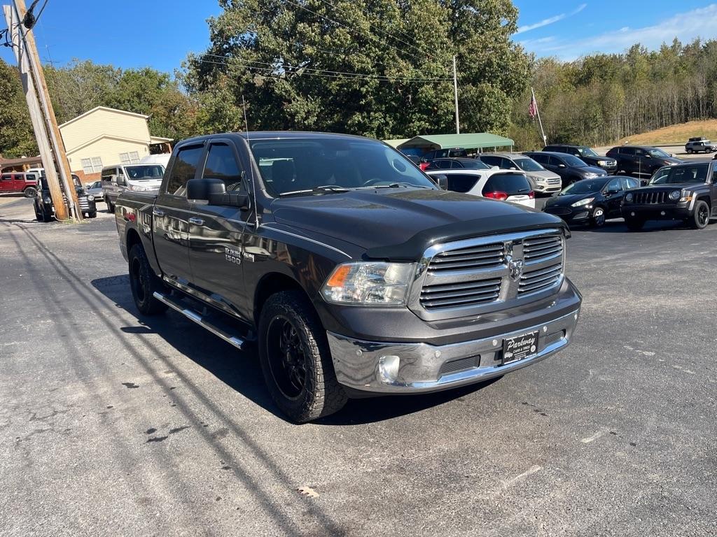 RAM 1500 4WD Crew Cab 140.5" Big Horn 2014