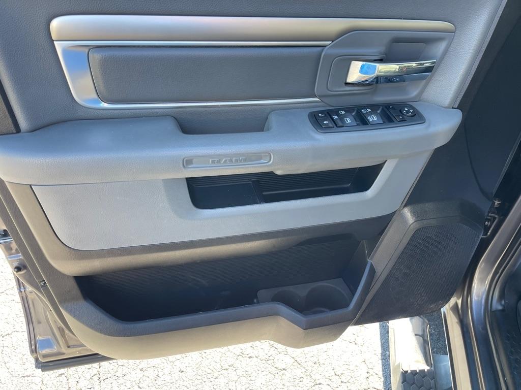 RAM 1500 4WD Crew Cab 140.5" Big Horn 2014