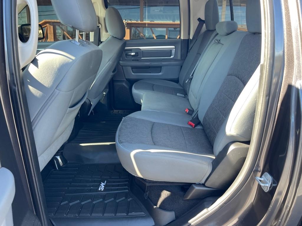 RAM 1500 4WD Crew Cab 140.5" Big Horn 2014