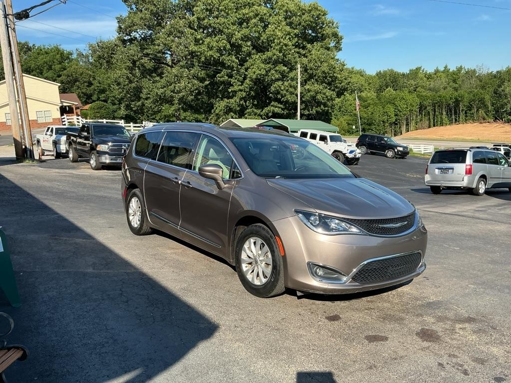 Chrysler Pacifica Touring L FWD 2018