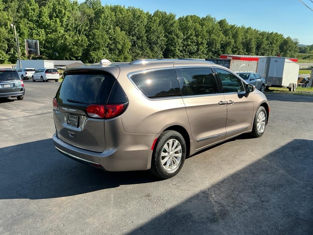 Chrysler Pacifica Touring L FWD 2018