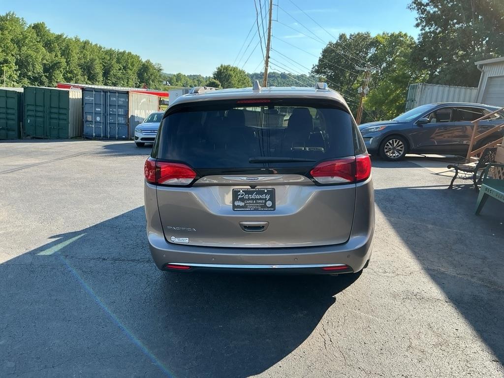 Chrysler Pacifica Touring L FWD 2018
