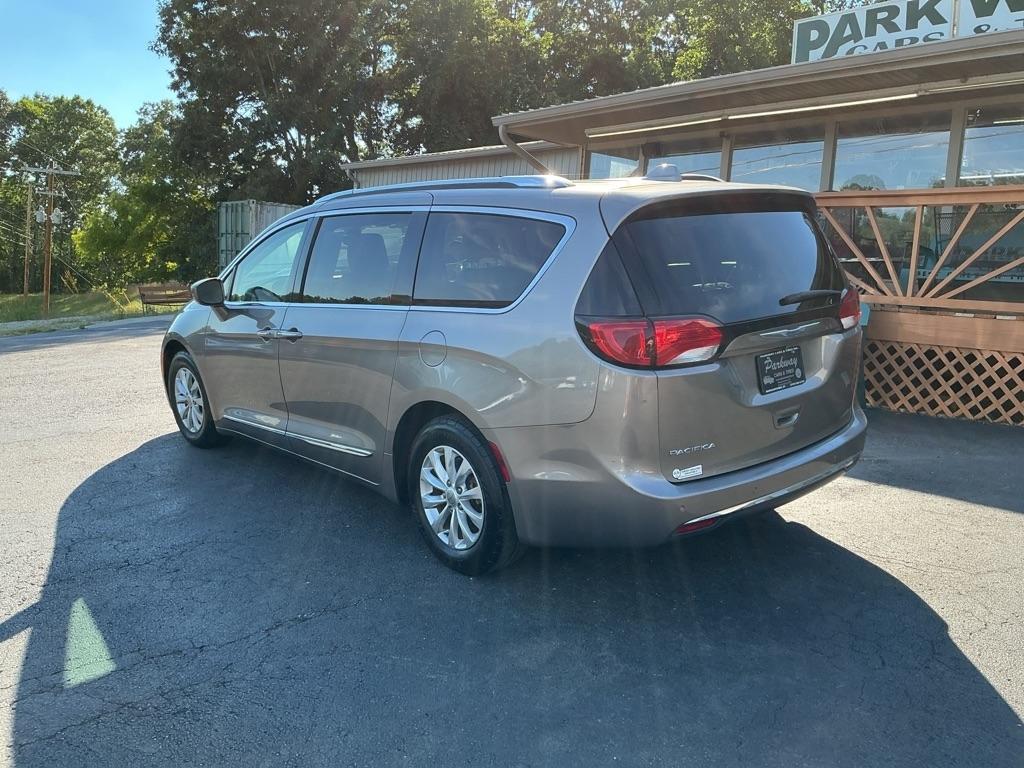 Chrysler Pacifica Touring L FWD 2018