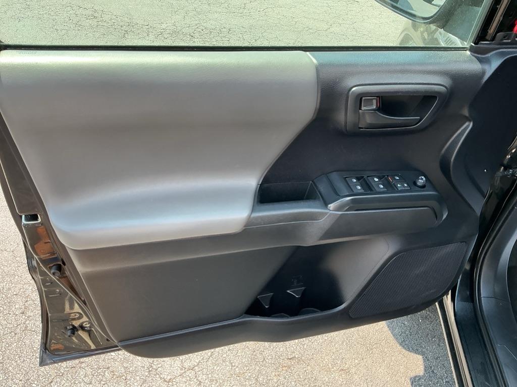 Toyota Tacoma 2WD SR5 Double Cab 5' Bed I4 AT (Natl) 2020