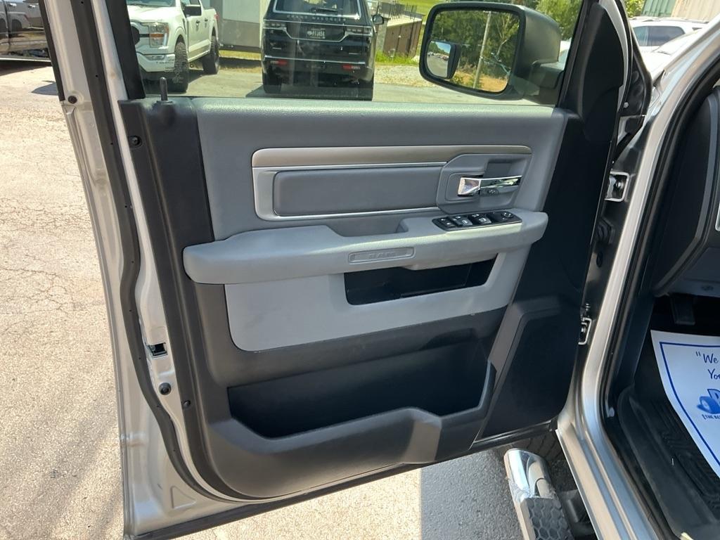 RAM 2500 SLT 4x2 Crew Cab 6'4" Box 2017