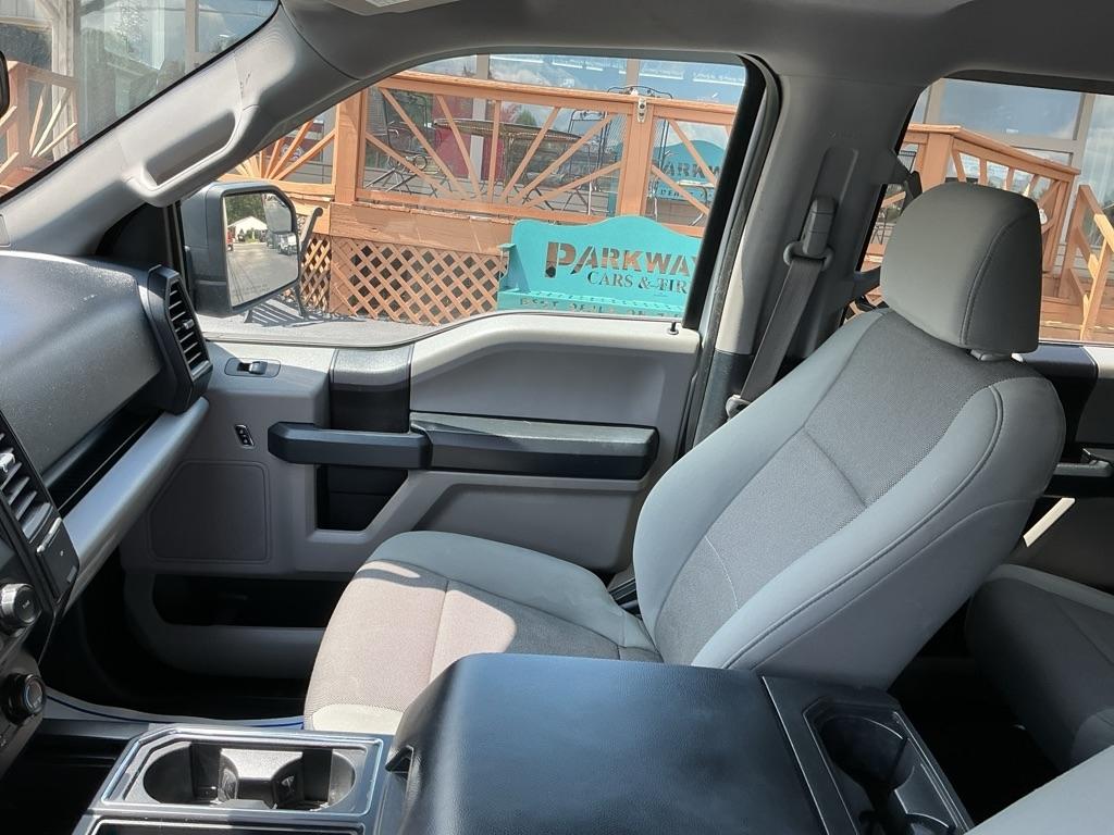 Ford F-150 4WD SuperCrew 145" Lariat 2016