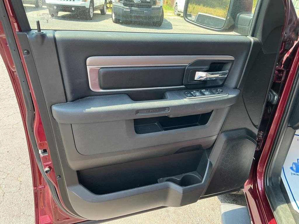 RAM 1500 Classic Warlock 4x4 Crew Cab 5'7" Box 2024