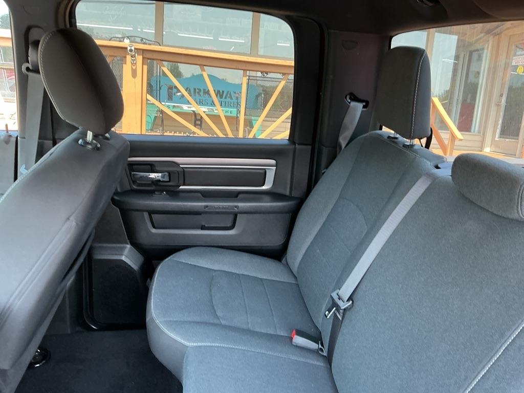 RAM 1500 Classic Warlock 4x4 Crew Cab 5'7" Box 2024