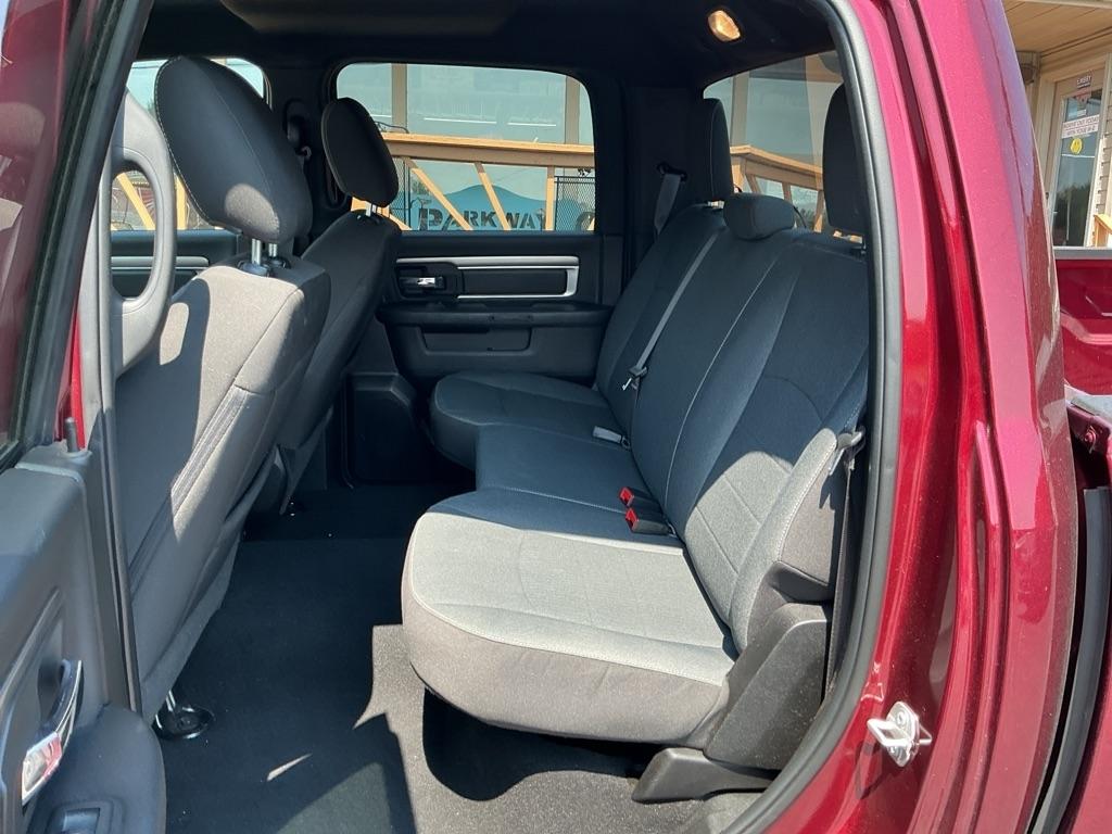 RAM 1500 Classic Warlock 4x4 Crew Cab 5'7" Box 2024