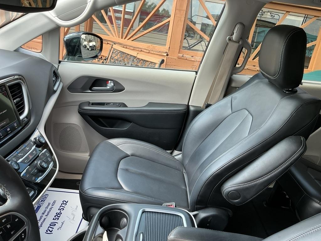 Chrysler Pacifica Touring L FWD 2024