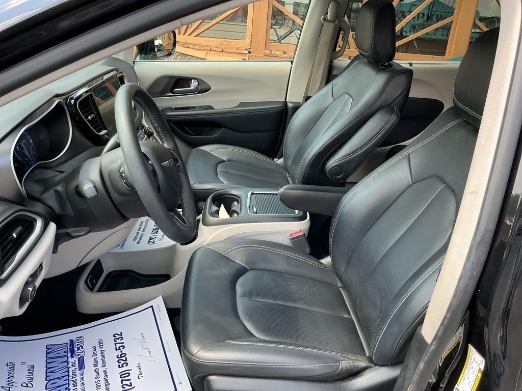 Chrysler Pacifica Touring L FWD 2024