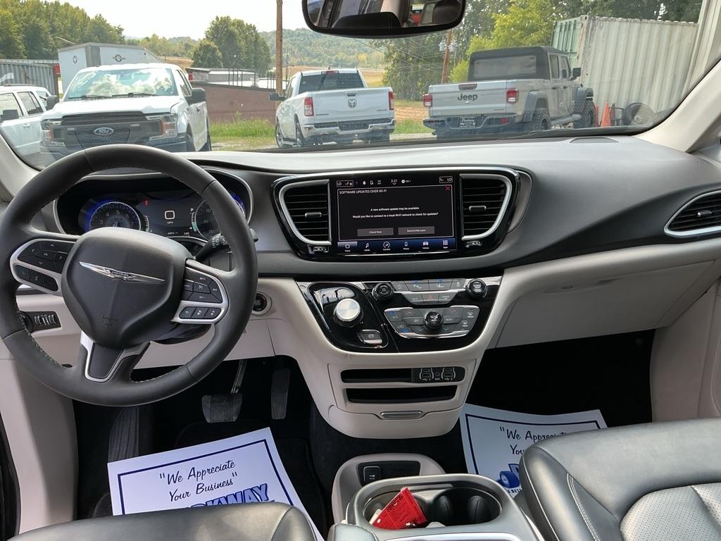Chrysler Pacifica Touring L FWD 2024