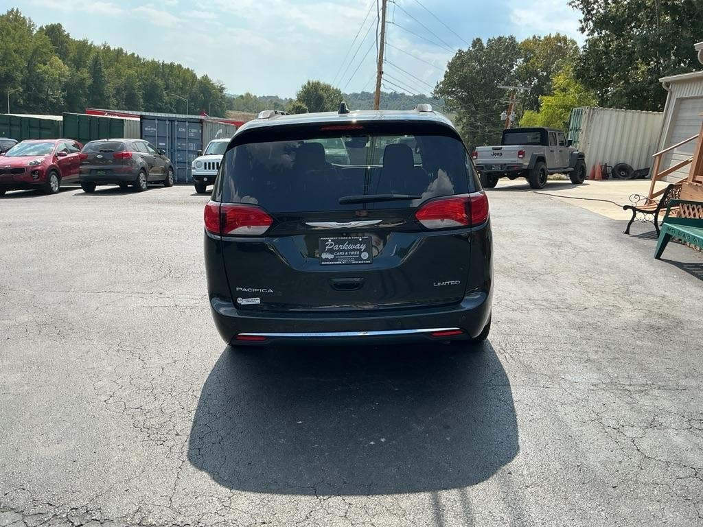 Chrysler Pacifica Limited FWD 2017