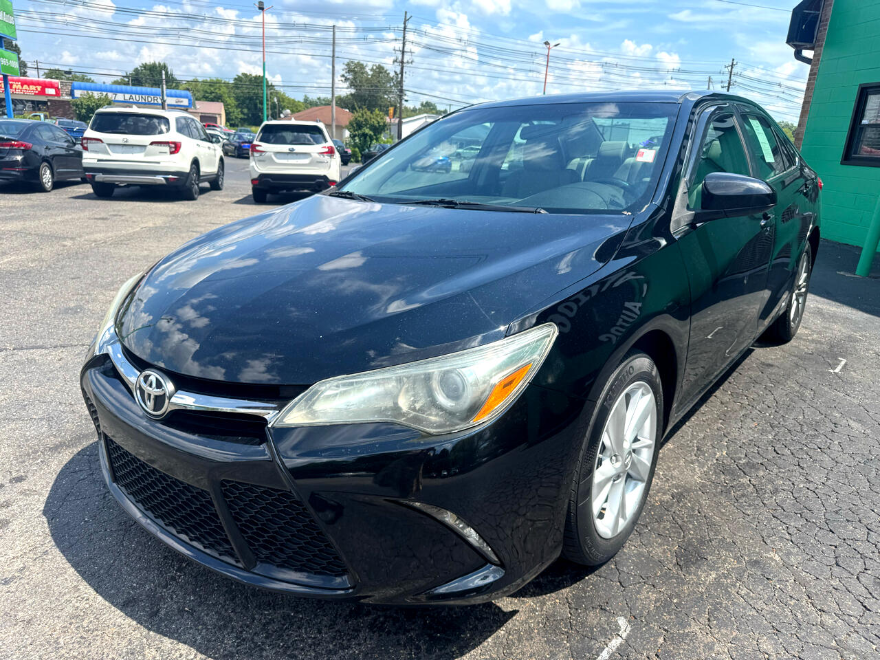 2017 Toyota Camry XLE photo 2