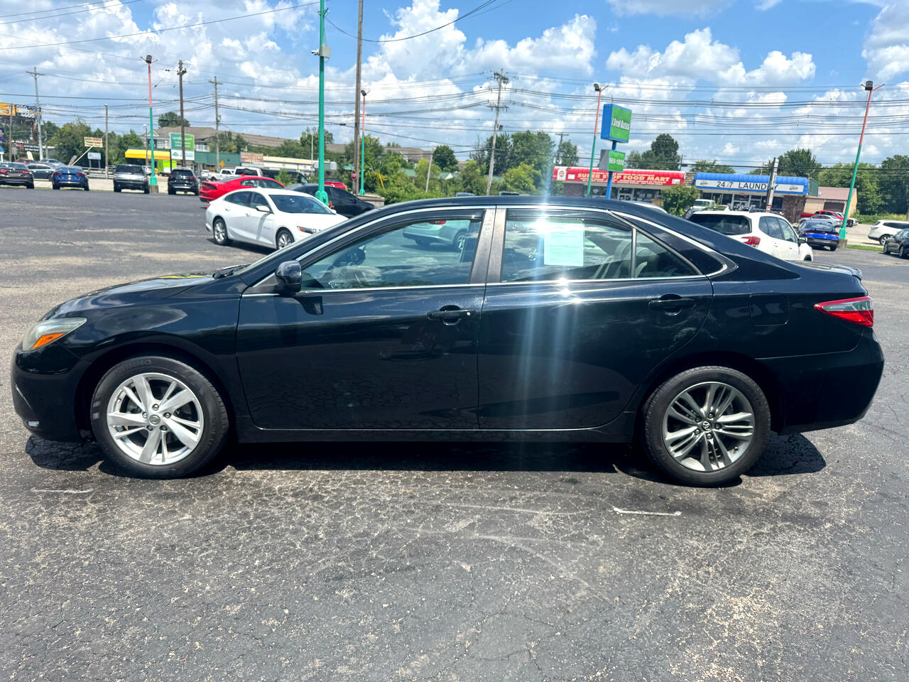 2017 Toyota Camry XLE photo 3