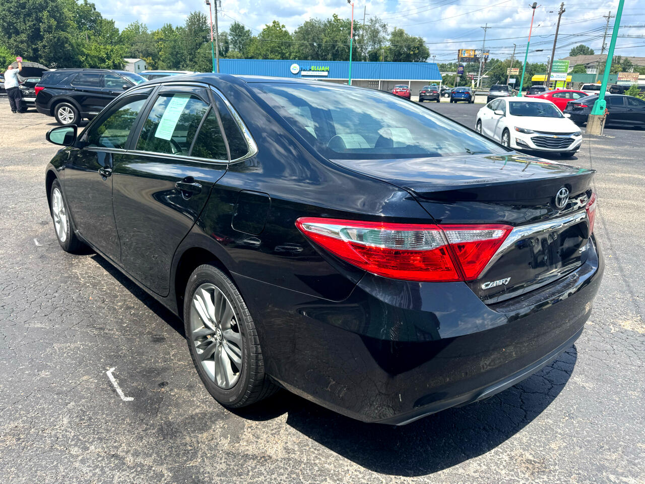 2017 Toyota Camry XLE photo 4