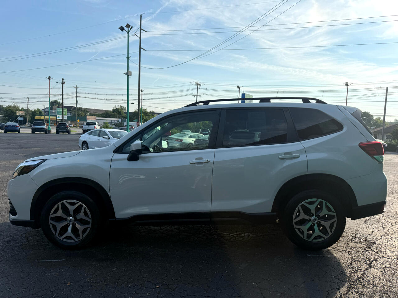 2023 Subaru Forester Premium photo 4