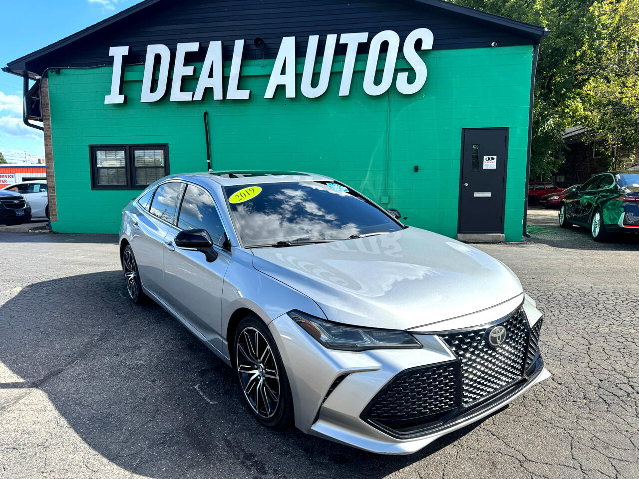2019 Toyota Avalon XLE photo 2