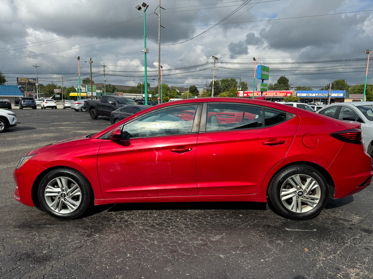 2020 Hyundai Elantra SEL photo 2