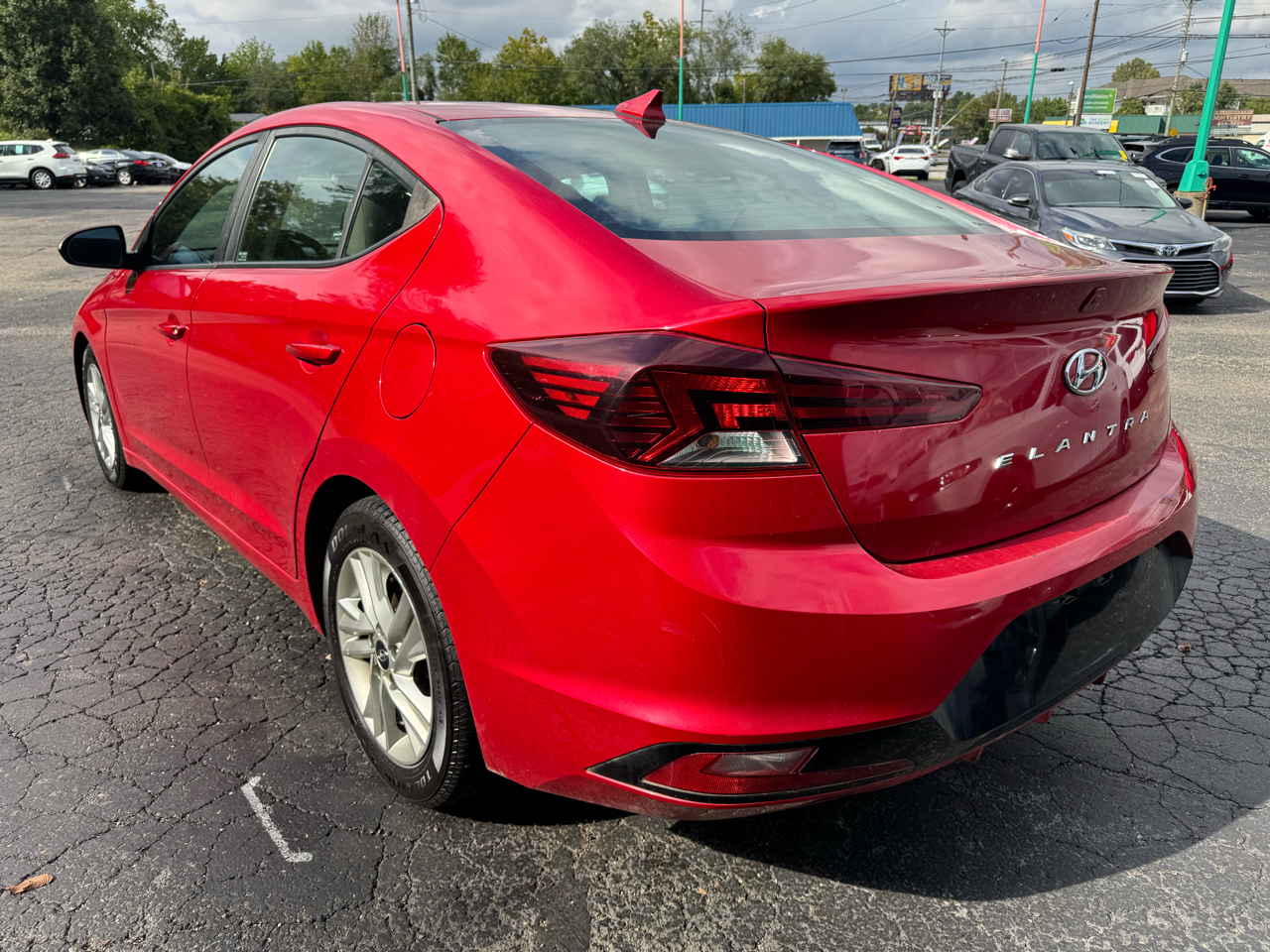 2020 Hyundai Elantra SEL photo 3