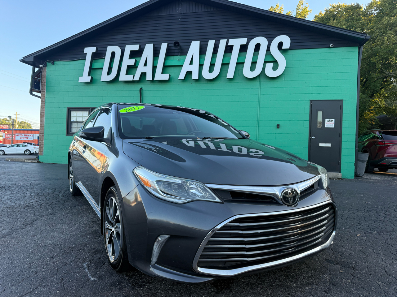 2017 Toyota Avalon XLE photo 2