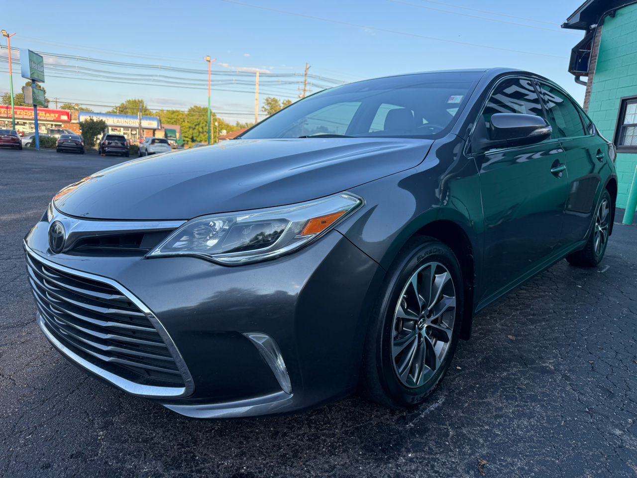 2017 Toyota Avalon XLE photo 4