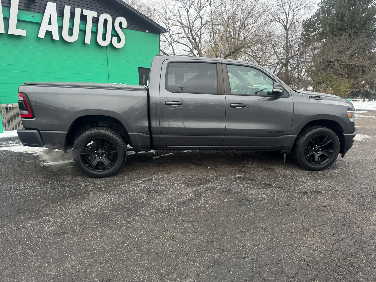 RAM 1500 Big Horn 4x4 Crew Cab 5'7" Box 2020