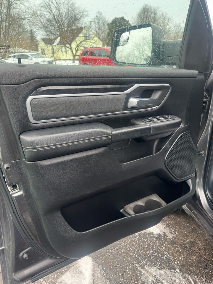 RAM 1500 Big Horn 4x4 Crew Cab 5'7" Box 2020