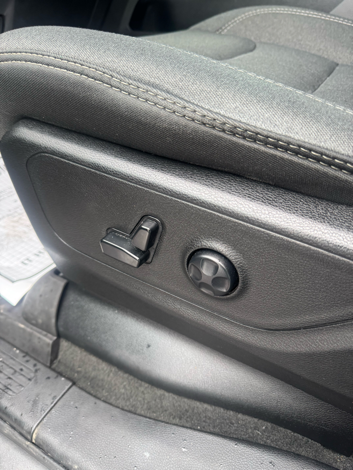 RAM 1500 Big Horn 4x4 Crew Cab 5'7" Box 2020