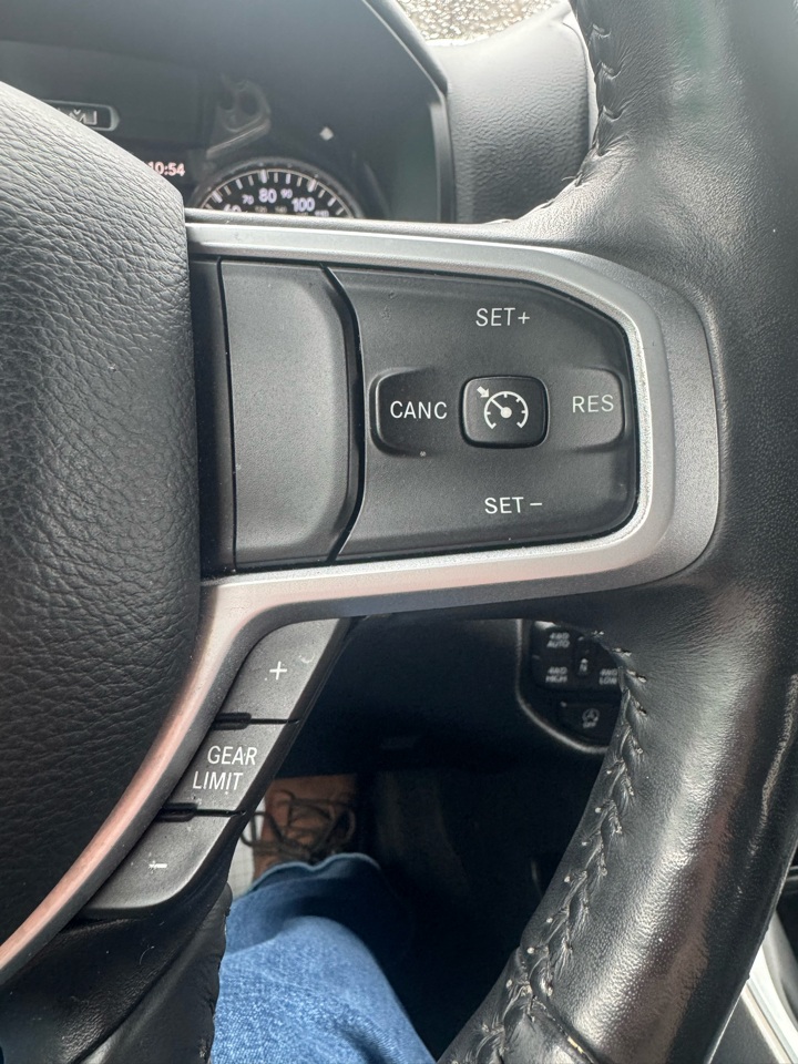 RAM 1500 Big Horn 4x4 Crew Cab 5'7" Box 2020