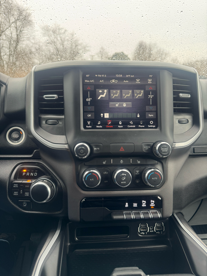 RAM 1500 Big Horn 4x4 Crew Cab 5'7" Box 2020