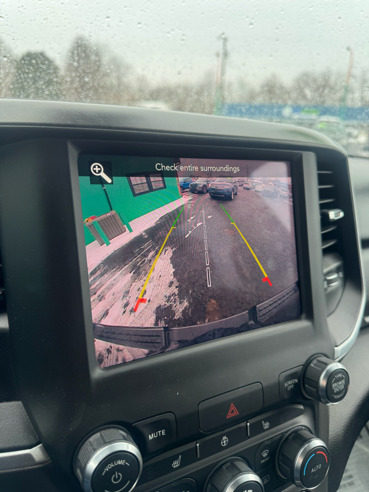 RAM 1500 Big Horn 4x4 Crew Cab 5'7" Box 2020