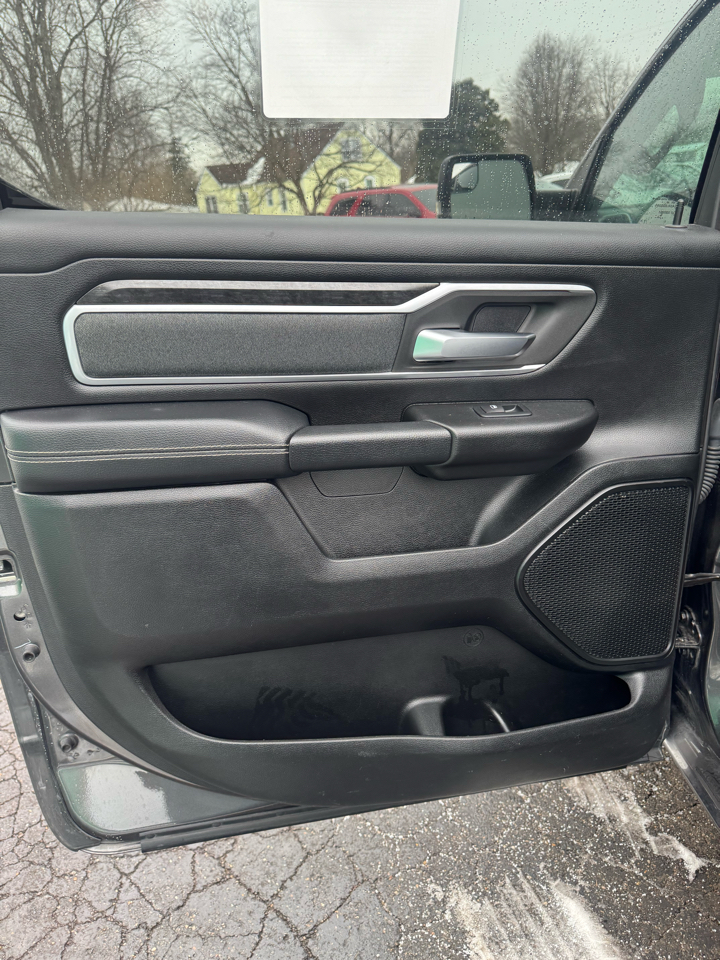 RAM 1500 Big Horn 4x4 Crew Cab 5'7" Box 2020