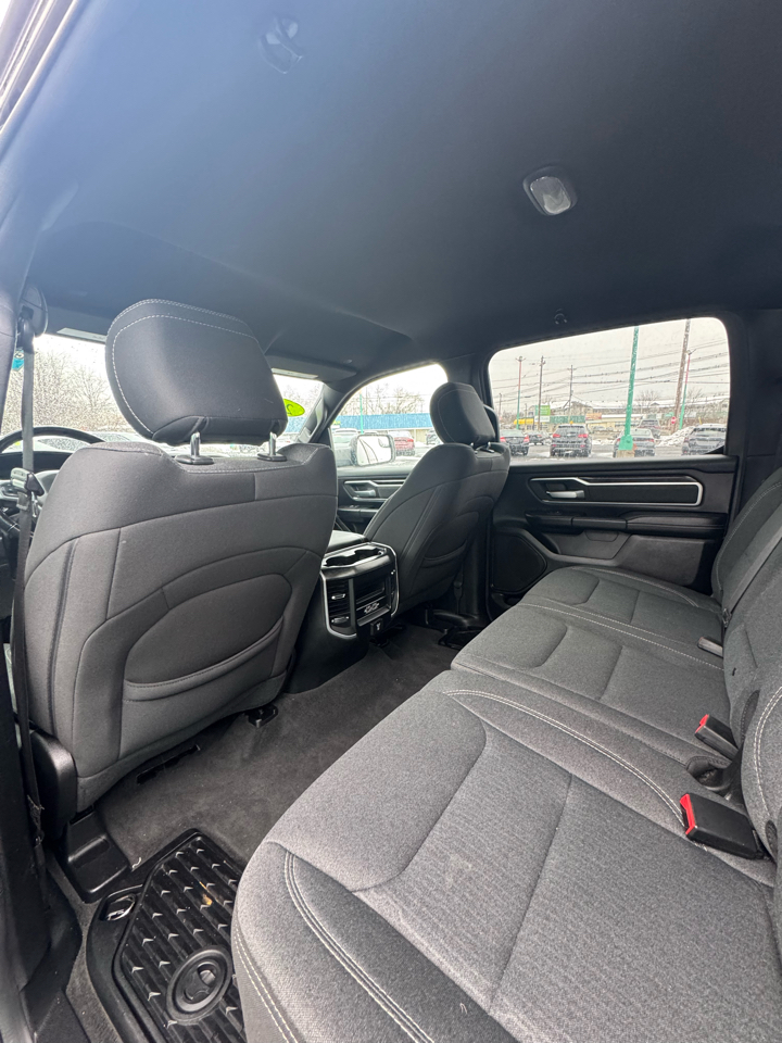 RAM 1500 Big Horn 4x4 Crew Cab 5'7" Box 2020