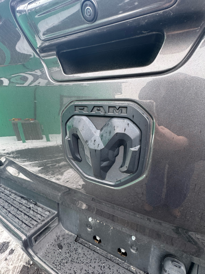 RAM 1500 Big Horn 4x4 Crew Cab 5'7" Box 2020