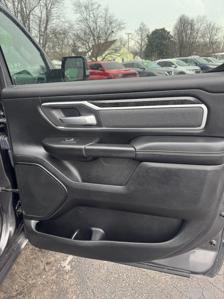 RAM 1500 Big Horn 4x4 Crew Cab 5'7" Box 2020