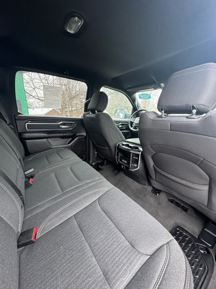 RAM 1500 Big Horn 4x4 Crew Cab 5'7" Box 2020