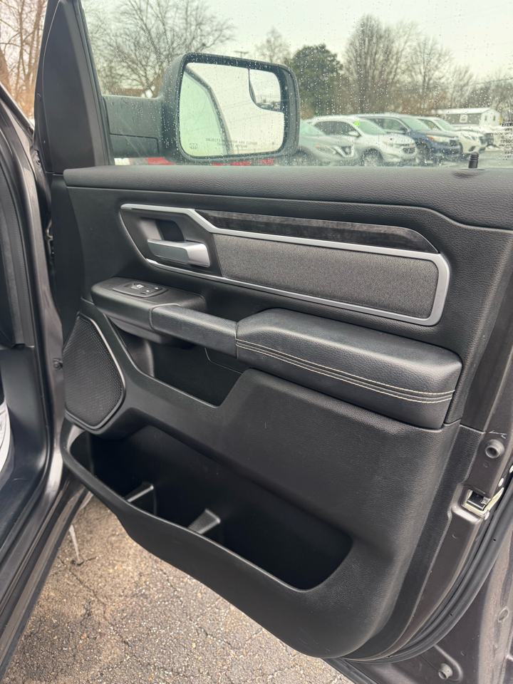 RAM 1500 Big Horn 4x4 Crew Cab 5'7" Box 2020