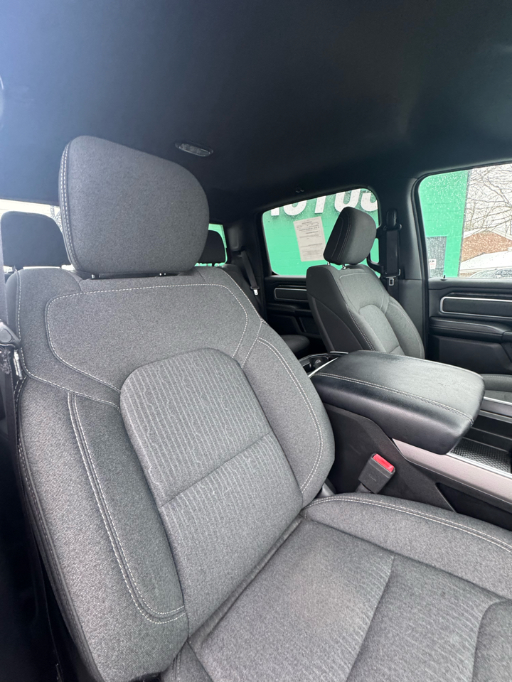 RAM 1500 Big Horn 4x4 Crew Cab 5'7" Box 2020