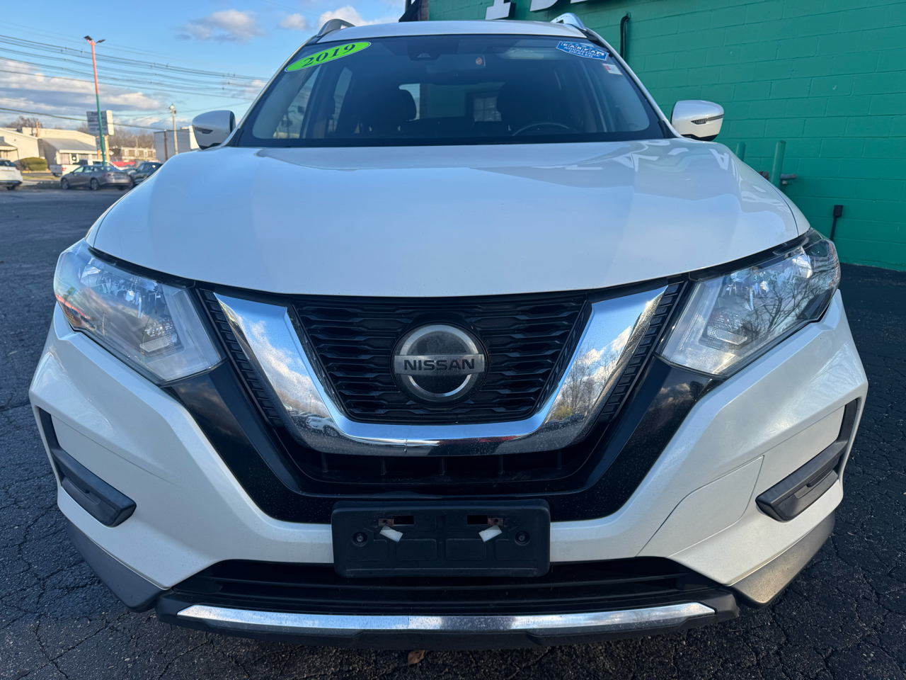 2019 Nissan Rogue SV photo 3