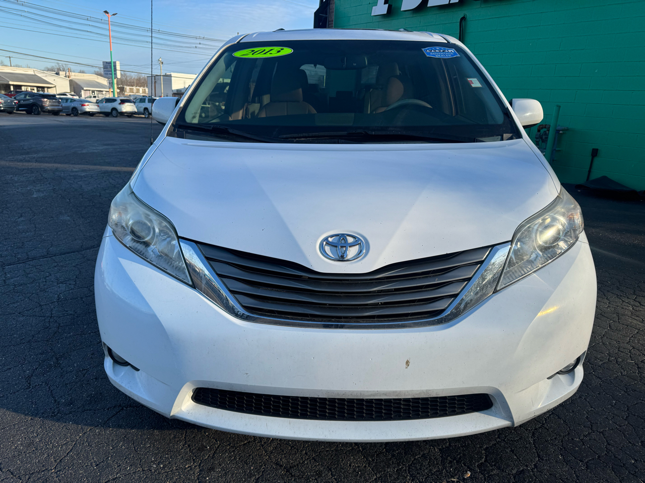 Toyota Sienna 5dr 7-Pass Van V6 XLE AAS FWD (Natl) 2013