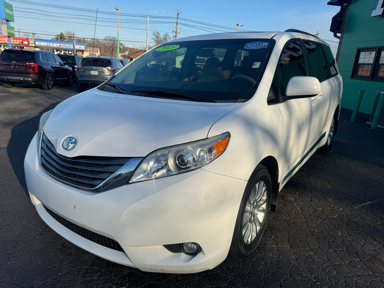 Toyota Sienna 5dr 7-Pass Van V6 XLE AAS FWD (Natl) 2013