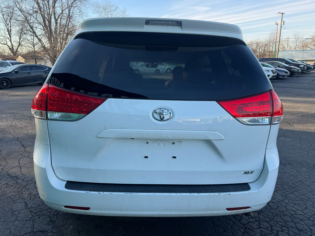 Toyota Sienna 5dr 7-Pass Van V6 XLE AAS FWD (Natl) 2013